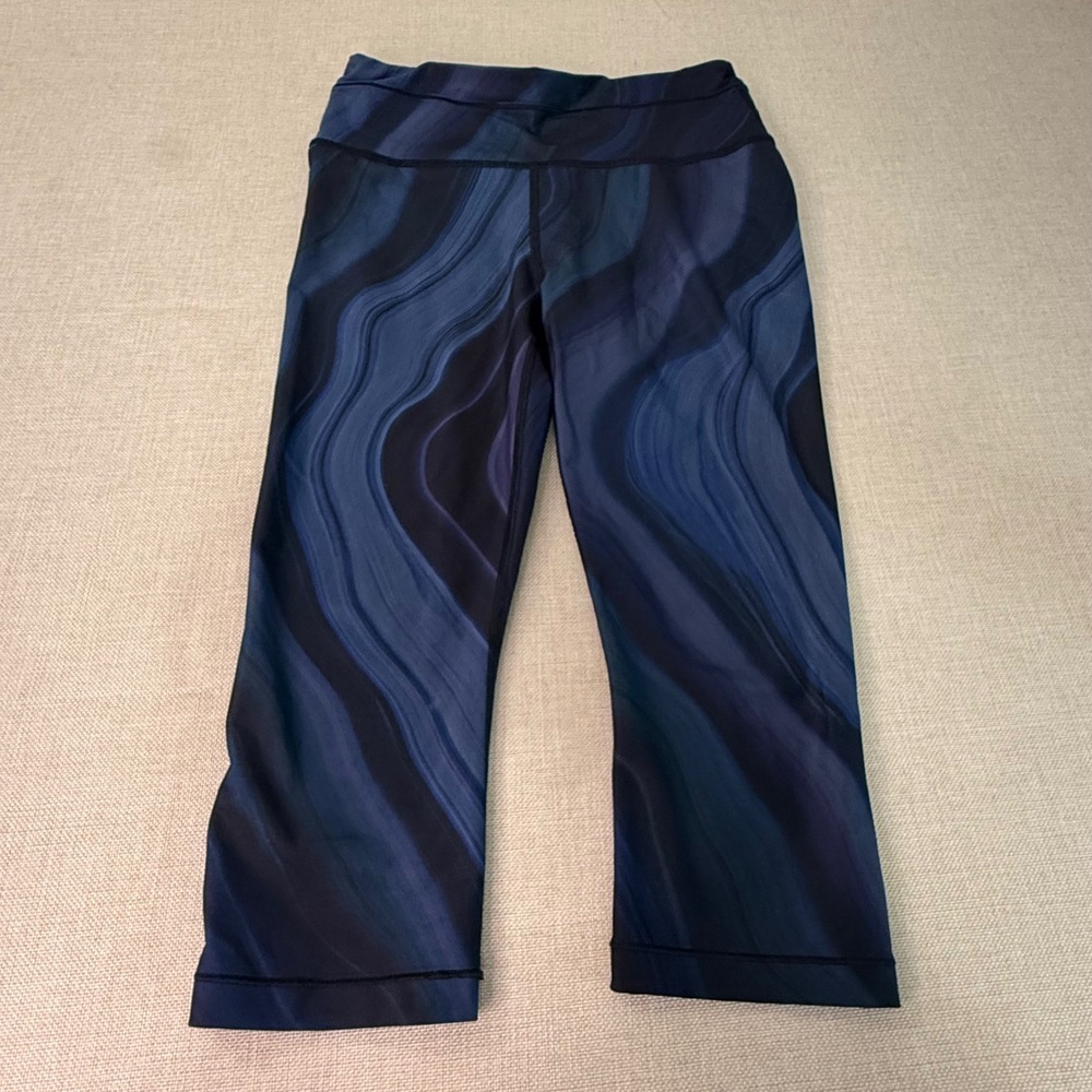 Athleta Accelerate Geode Crop Leggings Blue Black Marble Print Small RN54023